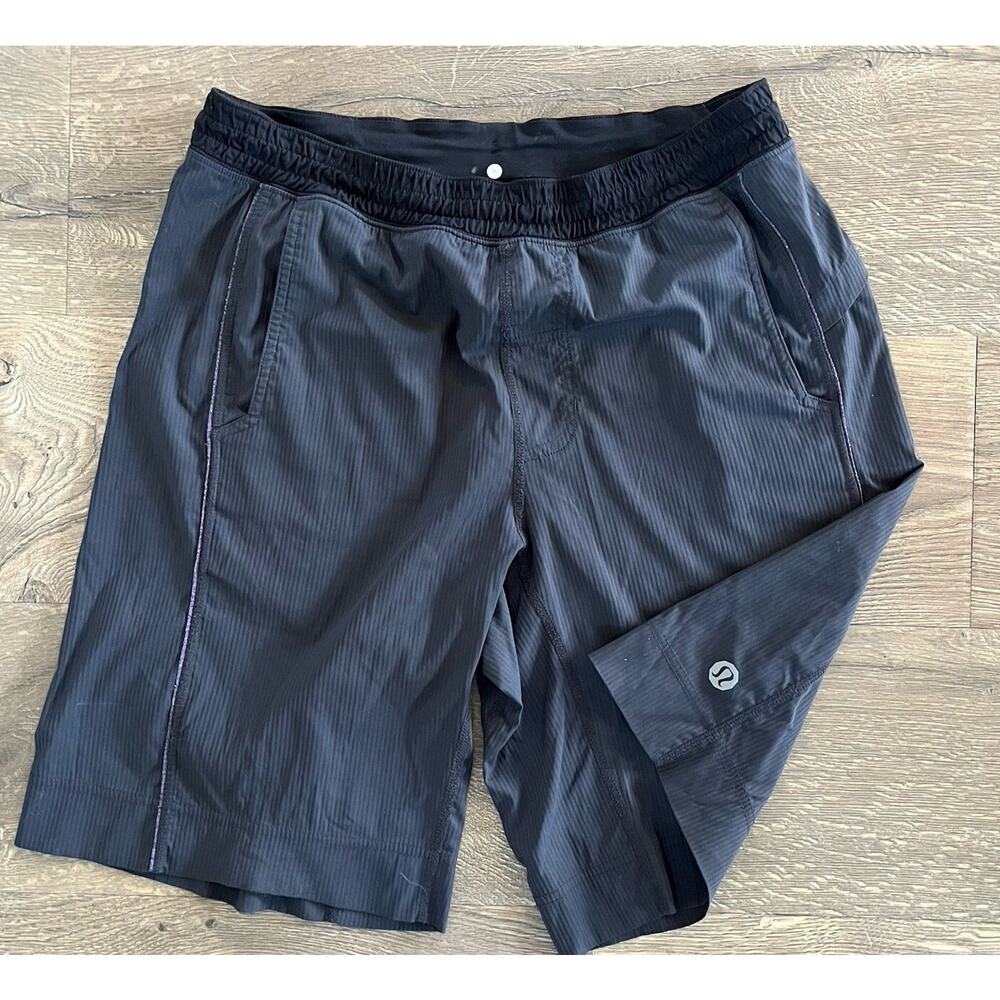 Lululemon Men’s Athletic Shorts Size Medium ~ Gray - Running Gym - Pacebreaker